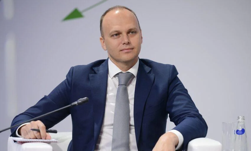 Беспрозванных обещал повысить зарплаты учителям и воспитателям, но так и не повысил